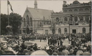 King George Viewing his Late Father's Statue, Victoria Rooms, 4 Jul 1913, BRO 43207/22/17/135